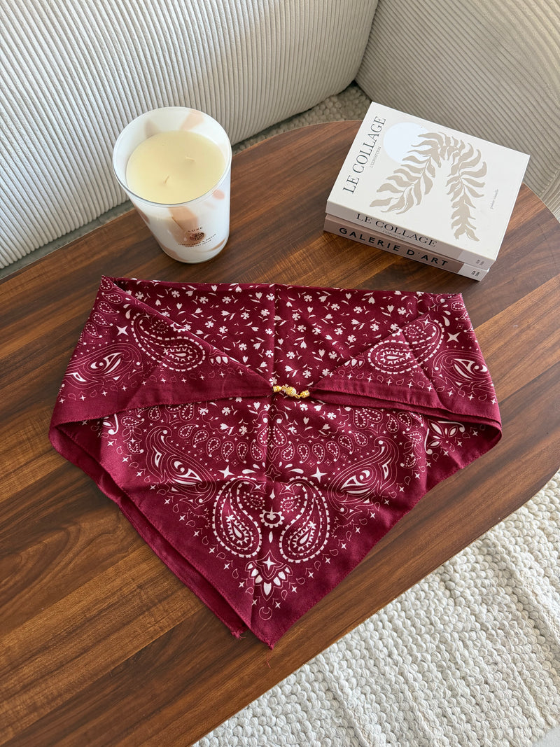 Foulard motifs rouge