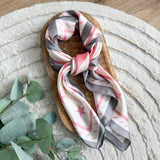 Foulard rose et gris