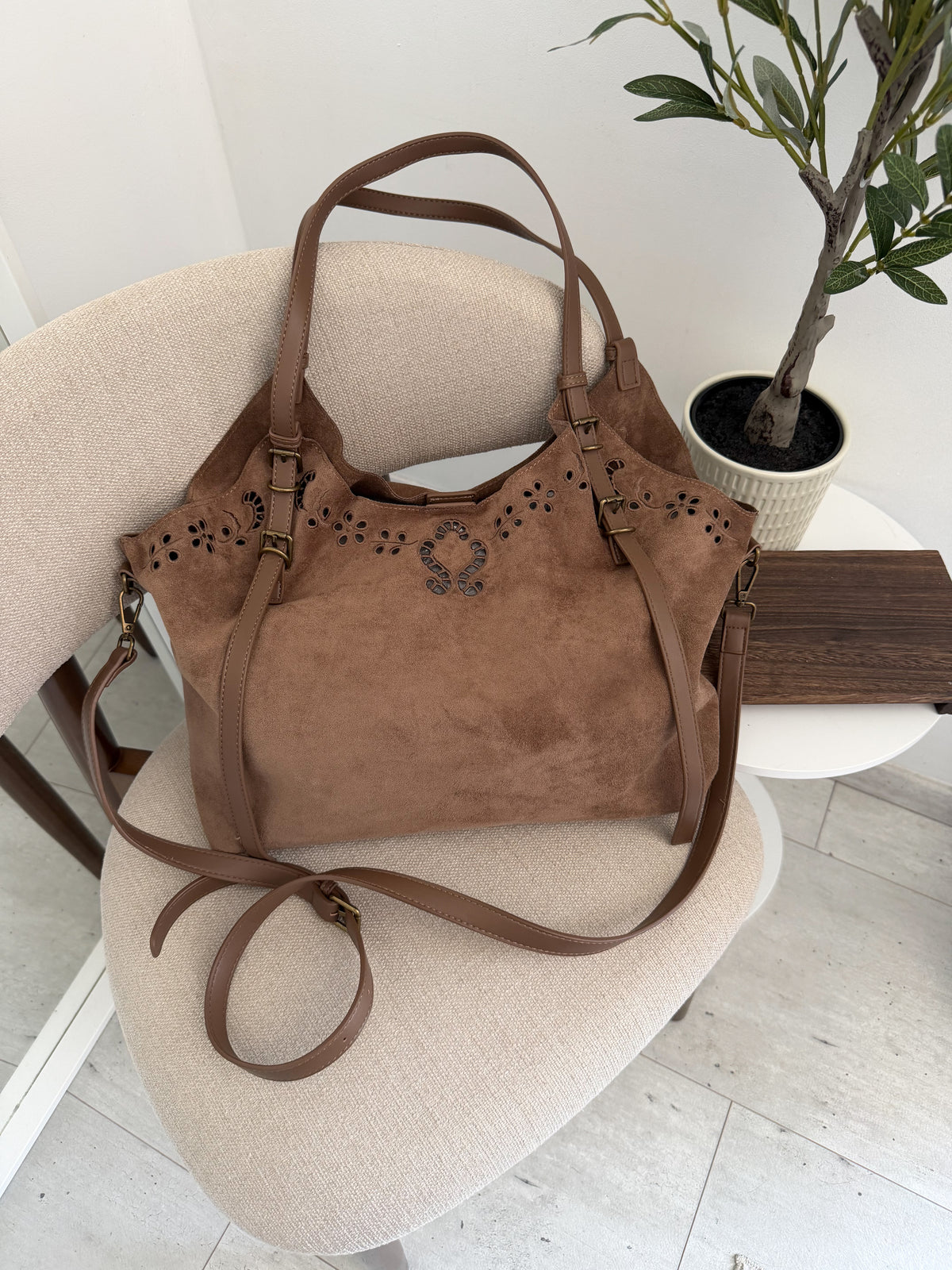 Sac Mona camel