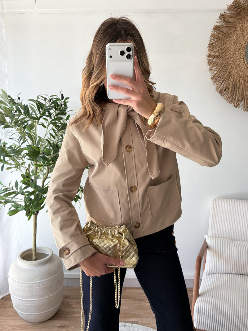 Trench court Isadora