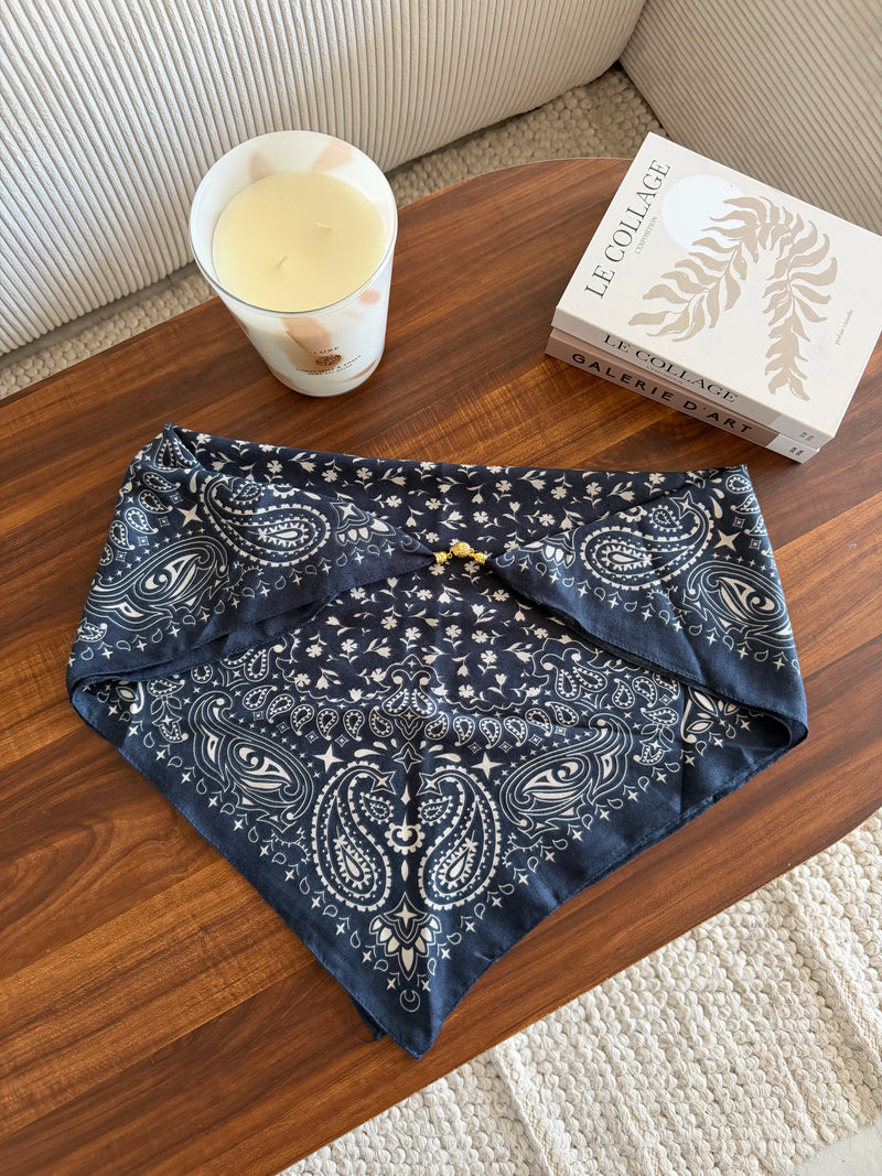 Foulard motifs bleu