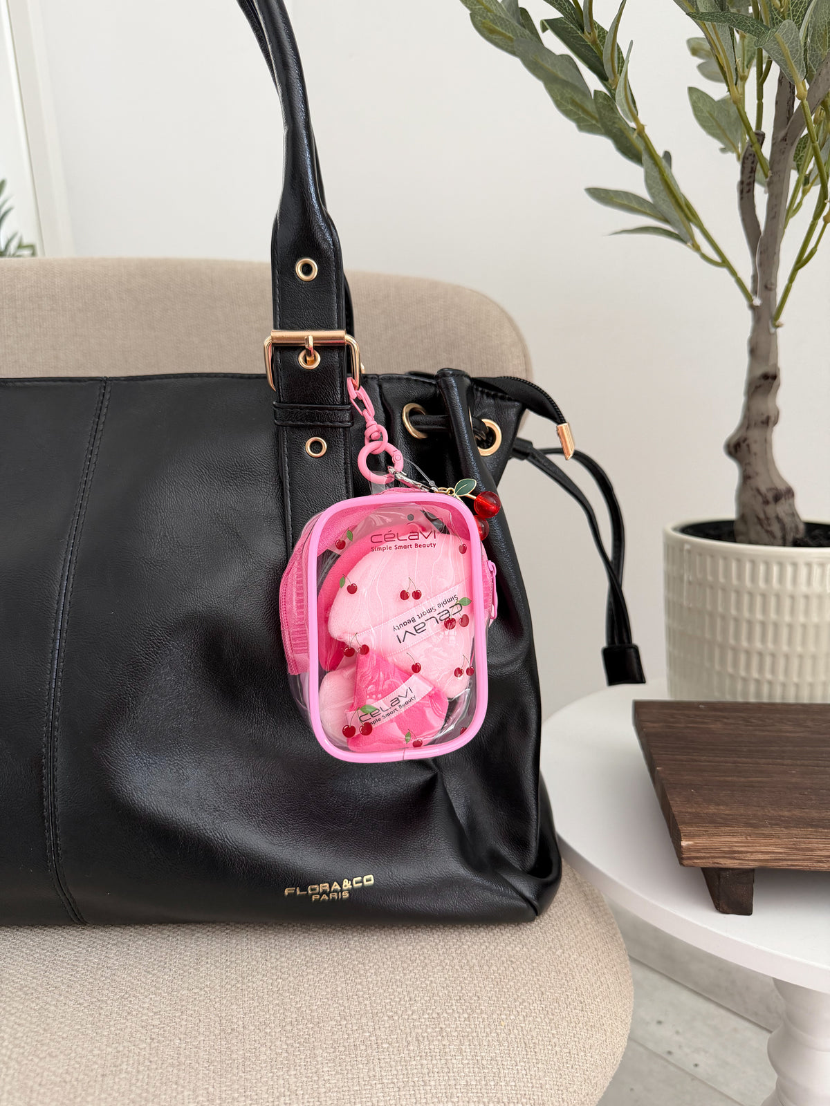 Porte clé avec houppettes rose